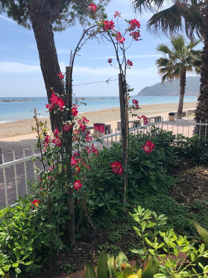 Piccolo Hotel Le Palme San Bartolomeo Al Mare Extérieur photo